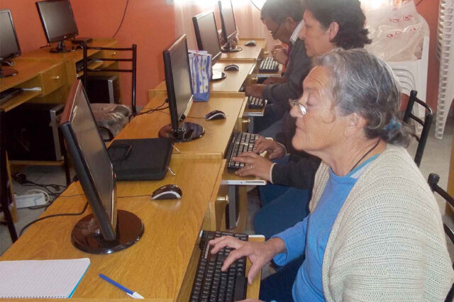 Tecnología y desarrollo regional en la provincia de San Juan. Tecnologías de Información y Comunicación (TICs), herramientas para el fortalecimiento de los eslabones más débiles de la cadena productiva
