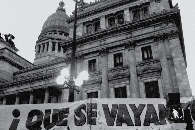 La democracia argentina bajo el largo ciclo de hegemonía neoliberal (1983-2013)
