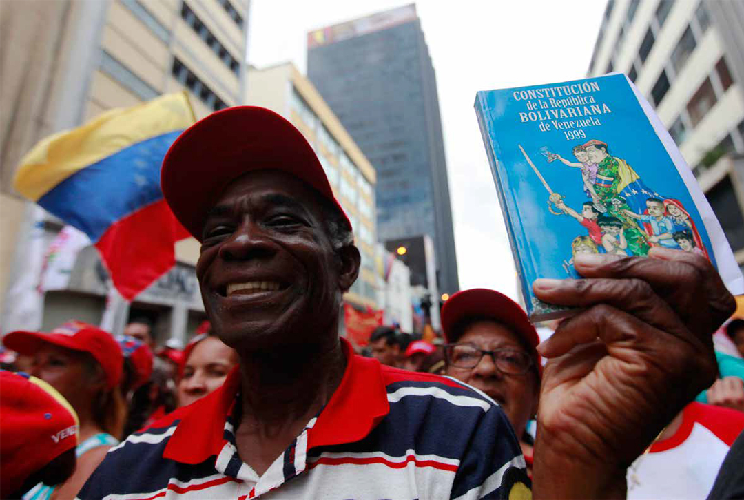Las constituciones latinoamericanas y la política
